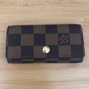 ❤️SOLD❤️Louis Vuitton Damier Ebene keyholder